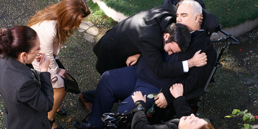 Yıllar Geçti Ama Yaprak Dökümü Unutulmadı! Sosyal Medya Gündemine Oturdu..