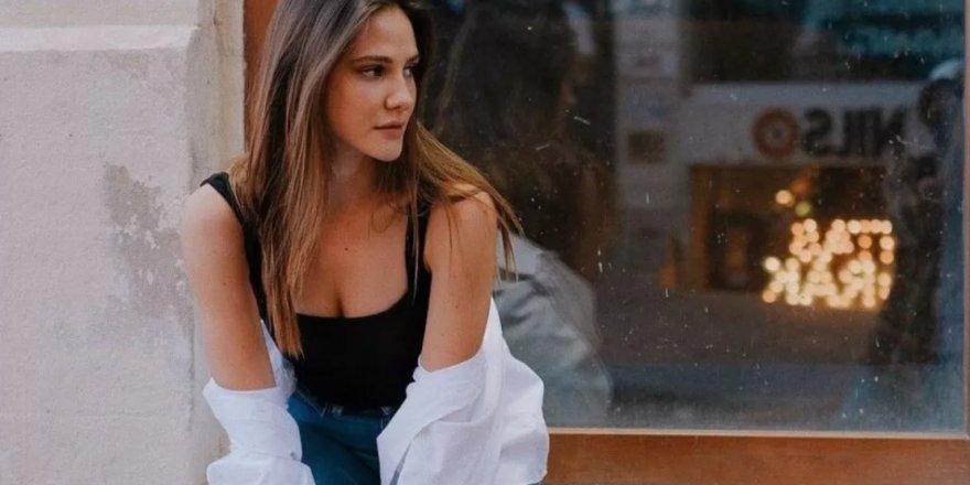 Alina Boz ve Hande Erçel Rekabeti Dikkat Çekti! Alina Boz'dan Göndermeli Paylaşım