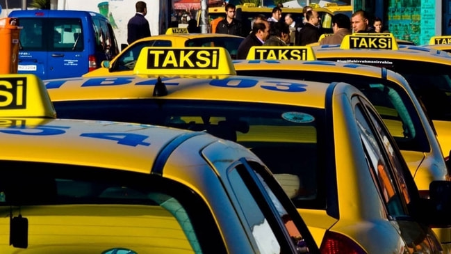 Taksisine binen kadına tecavüz etti...