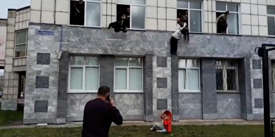 Üniversiteye Silahlı Saldırı Yapıldı! Öğrenciler Canlarını Kurtarmak İçin Camdan Atladı!