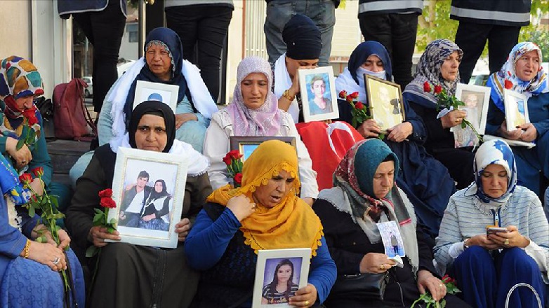 HDP'den Diyarbakır Annelerine Çirkin Saldırı