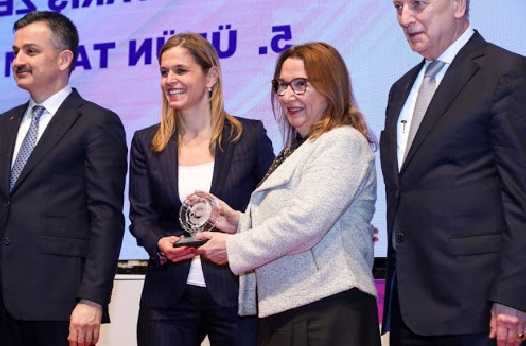 İzmir'de Başarılı Sanayi Kuruluşları Töreni Gerçekleşti
