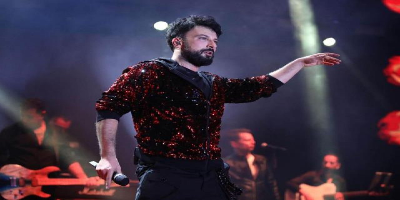 Tarkan İzleyicilerini Paralarıyla Rezil Etti! Tarkan Sahnede Skandal Tavra İmza Attı!