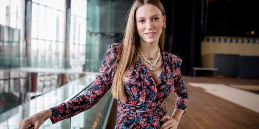 Ünlü Oyuncu Serenay Sarıkaya'ya reklam filmi için rekor ücret