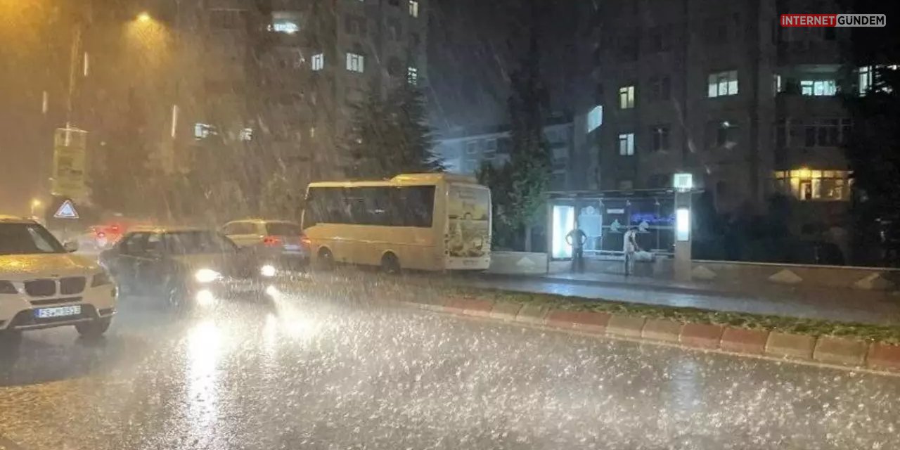 Meteoroloji Uzmanları Bir Bir Uyardı! 81 İlde Sağanak Yağış Uyarısı