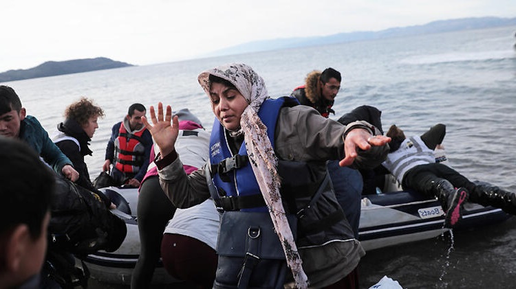 Suriyeli Göçmenler Yunanistan'a Ulaştı! İlk Görüntüler Geldi