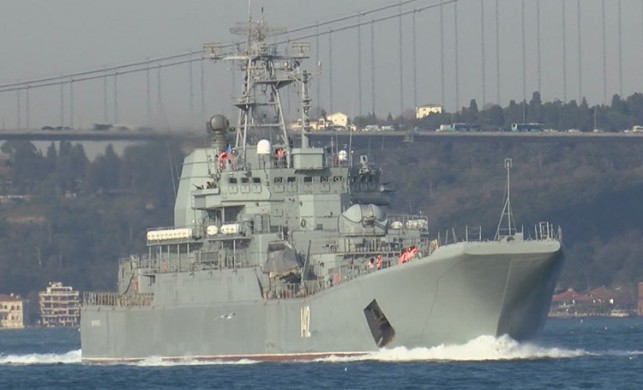 İstanbul Boğazı'ndan geçen Rus savaş gemisindeki dikkat çeken detay...