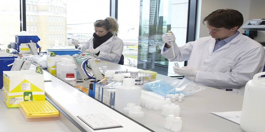 İsviçreli Bilim Adamları Laboratuvarda Koronavirüsü Yeniden Üretti