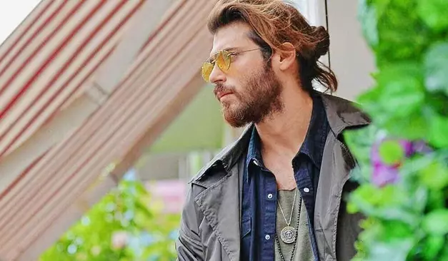 Can Yaman’a İlginç Mesaj: “Sayenizde Okudum”