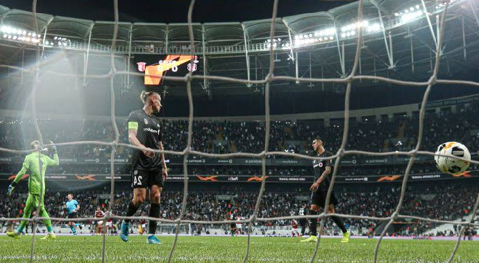 Beşiktaş İntihar Etti