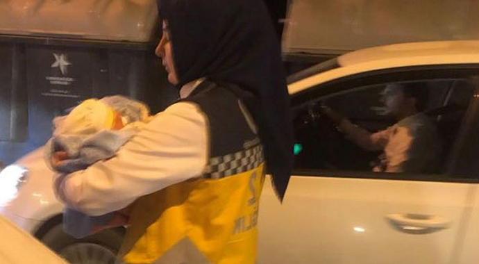 Bir Haftalık Bebek Çöpe Bırakıldı!
