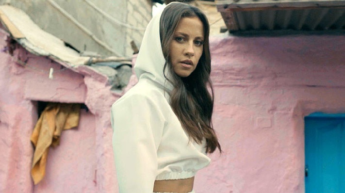 Derya Uluğ, Kelebek Hastası Çocuklar İçin Rap Söyledi