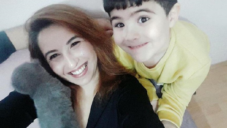 Ana Okulu Öğretmeni Cinnet Geçirdi