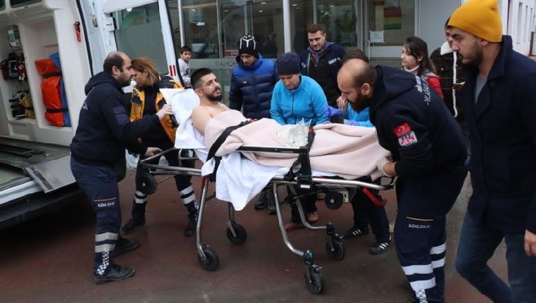 Boynundan Vuruldu Gazetecilere Seslendi