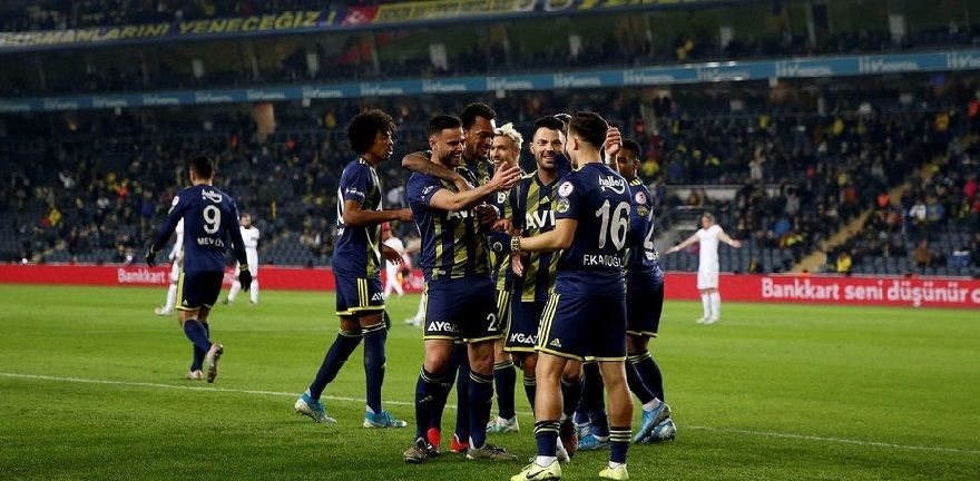 Fenerbahçe Güle Oynaya Çeyrek Finalde
