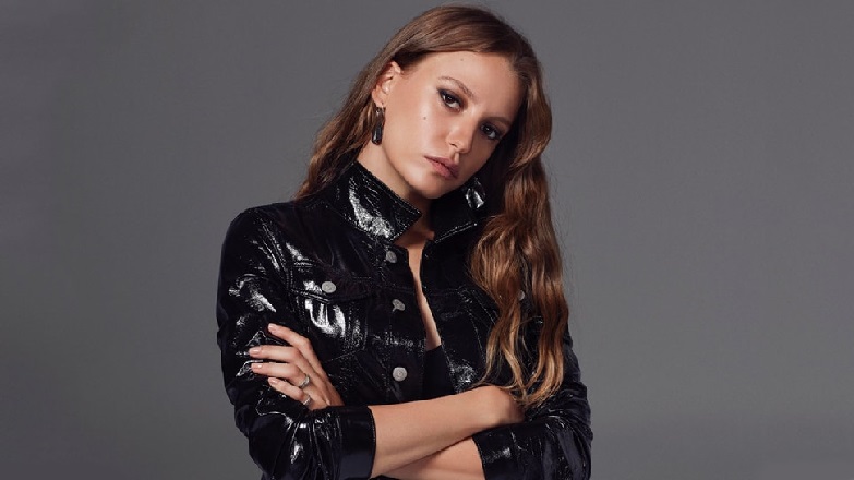 Serenay Sarıkaya Şan Derslerine Başladı