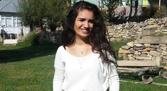 Takla Atan Araçta Genç Kız Hayatını Kaybetti